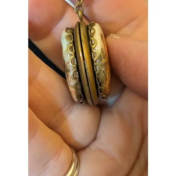 Vintage to Antique Victorian Scene Two Women Ceramic Locket - Picture 5 of 10